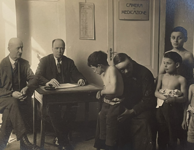 Visit to the members of the Carpi Mutual Aid Society regarding the sending of children to seaside holiday camps, 1921 (<i>Report of the School Mutual Aid Society, Carpi branch</i>, Officine grafiche Gualdi e figli, Carpi 1922)