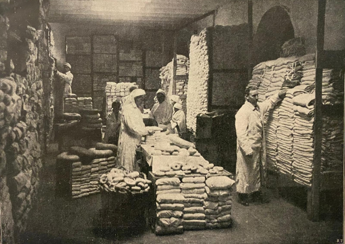 Un magazzino della Croce rossa americana in Italia («L’illustrazione italiana», 3 febbraio 1918, p. 87)